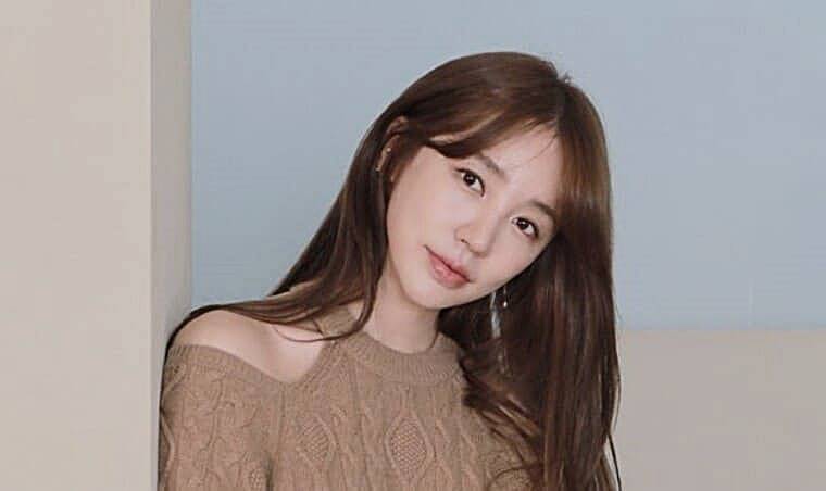 가수-겸-배우-윤은혜