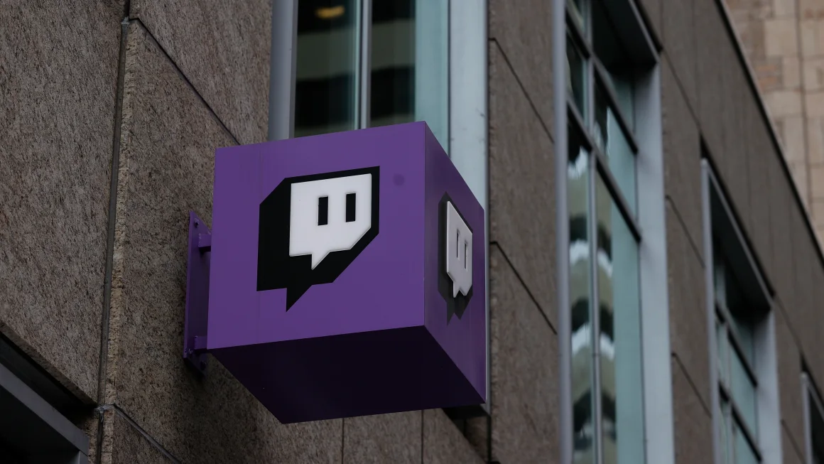 아마존이 소유한 회사인 트위치(Twitch)는 2023년 12월 26일 화요일 샌프란시스코 본사 밖 간판이다.