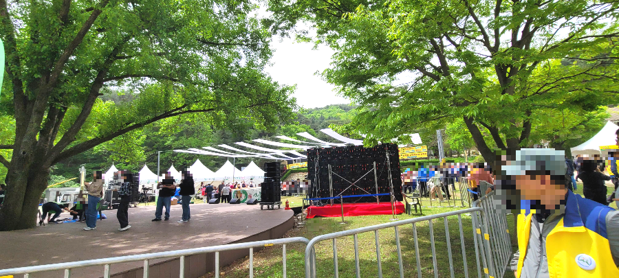 산나물 축제장 공연 무대