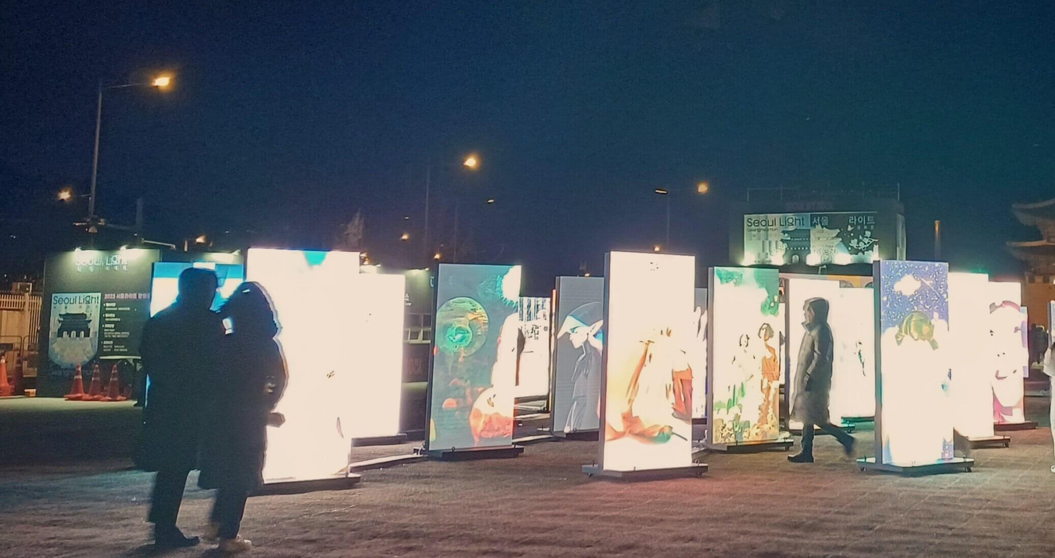 스마트폰모양의 LED조형물