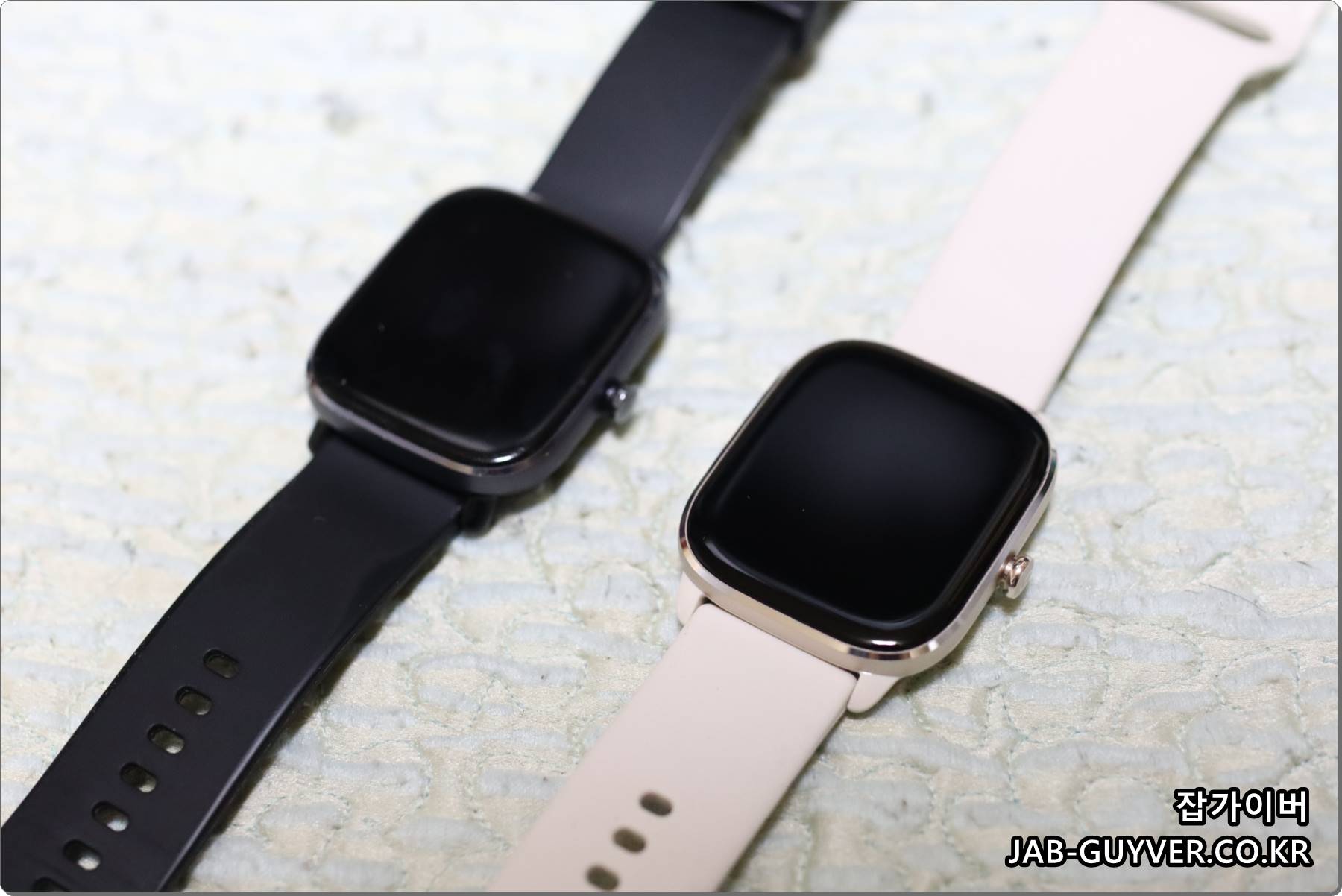 GTS2 미니 블랙 과 GTS4 미니 로즈골드 비교