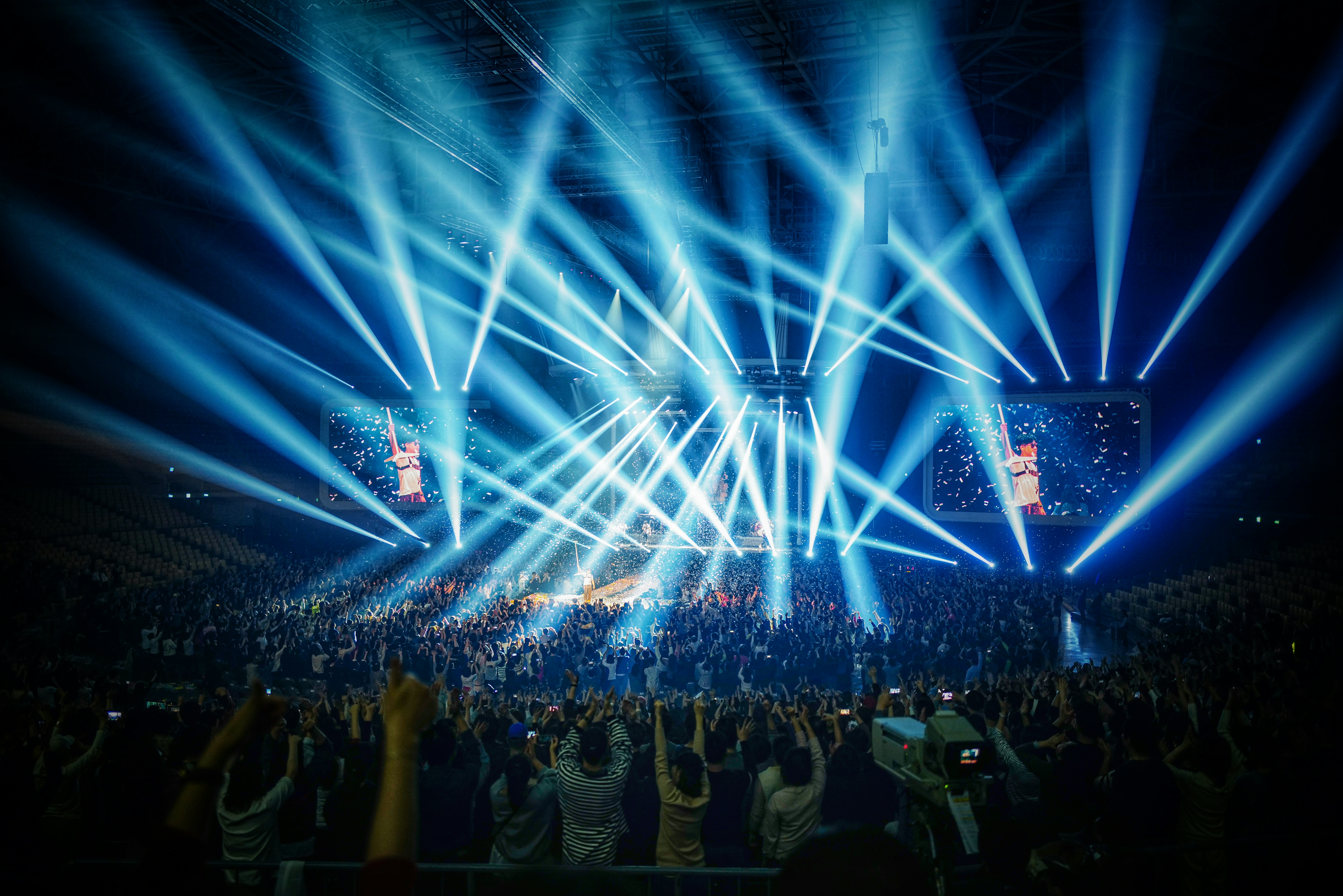 조명이 화려한 콘서트 무대 전경 관련 사진