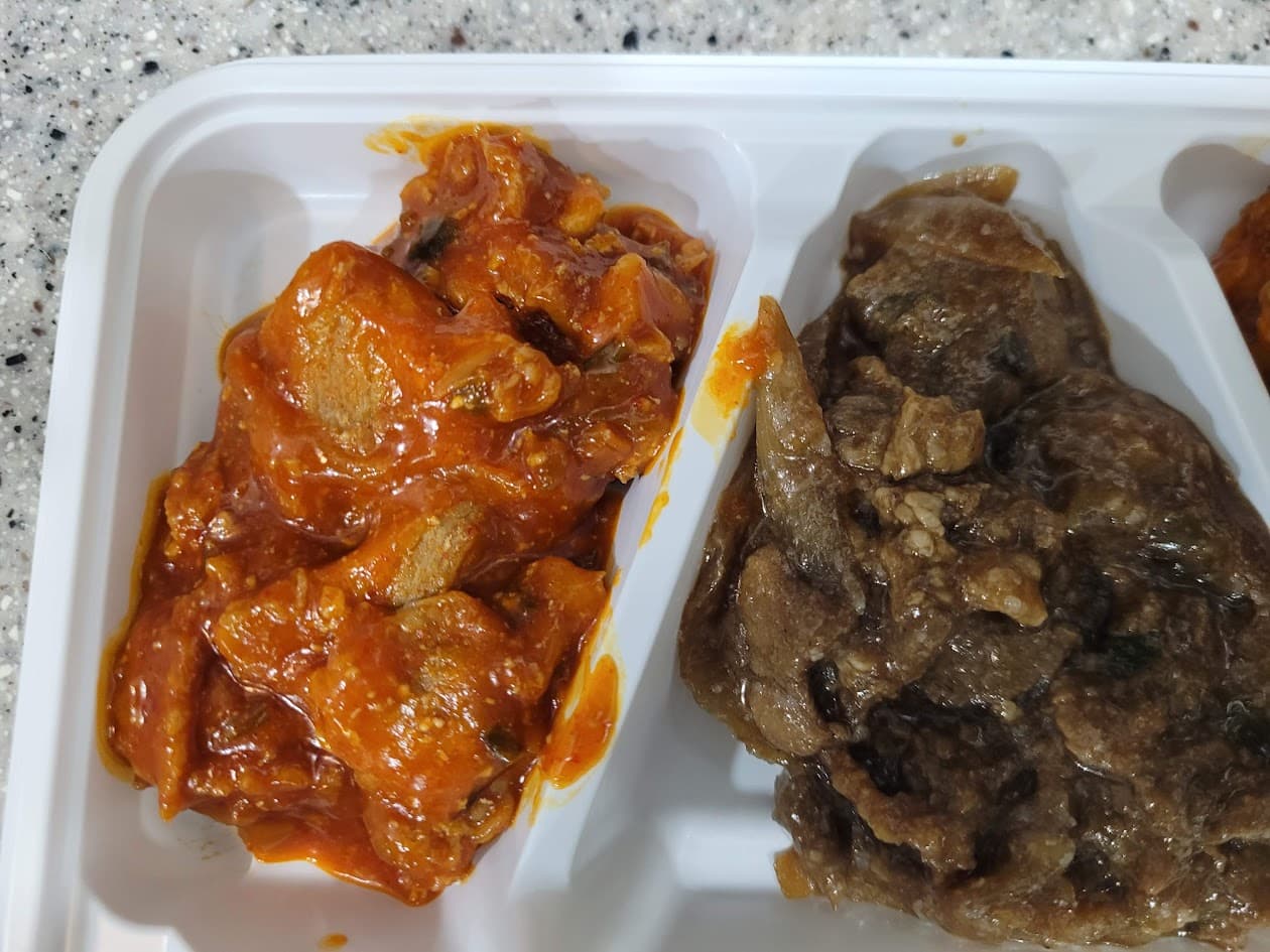 제육볶음과 불고기 클로즈업