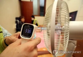 땡볕 노출 시간 그늘 이동 양산 사용 보행 요령_17