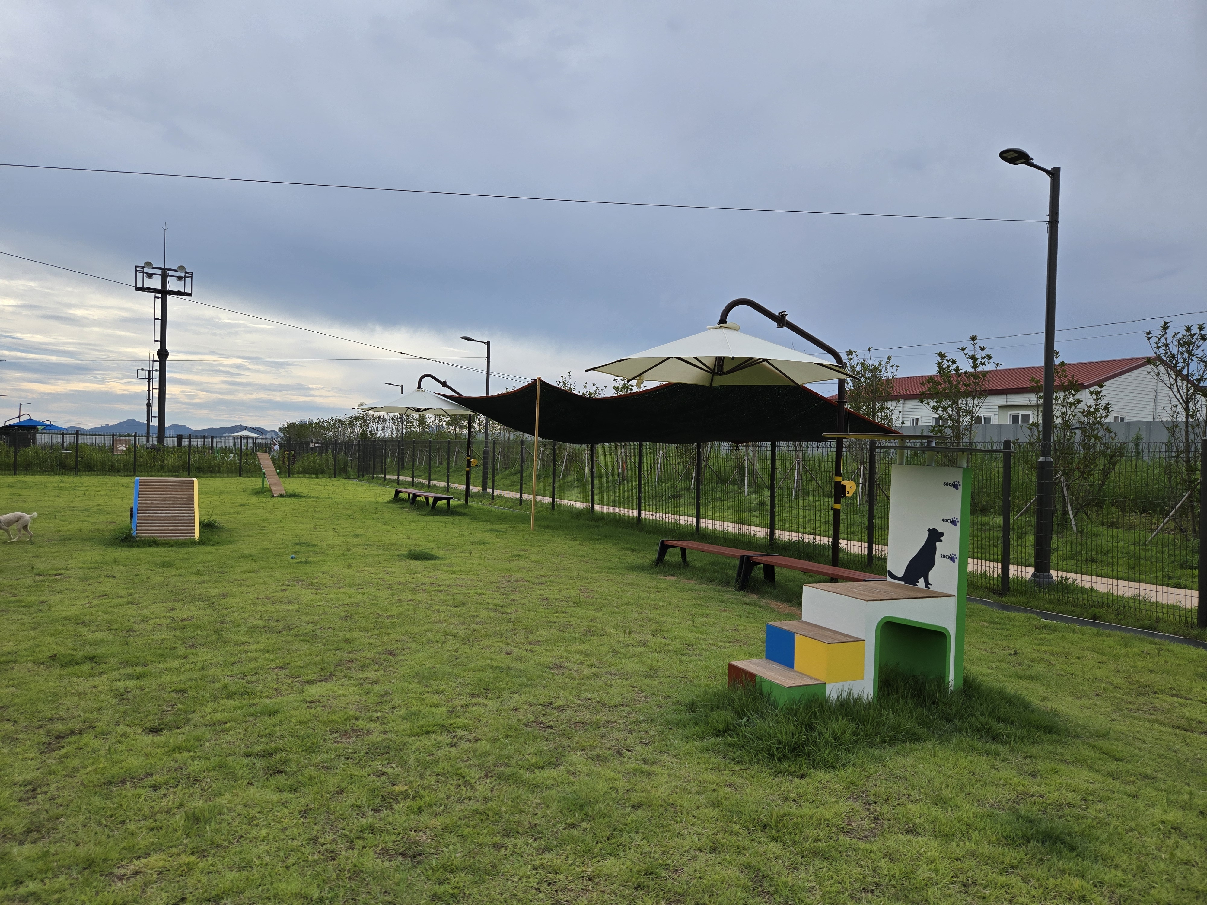 무안으로 오개 반려동물놀이터의 소형견 놀이터