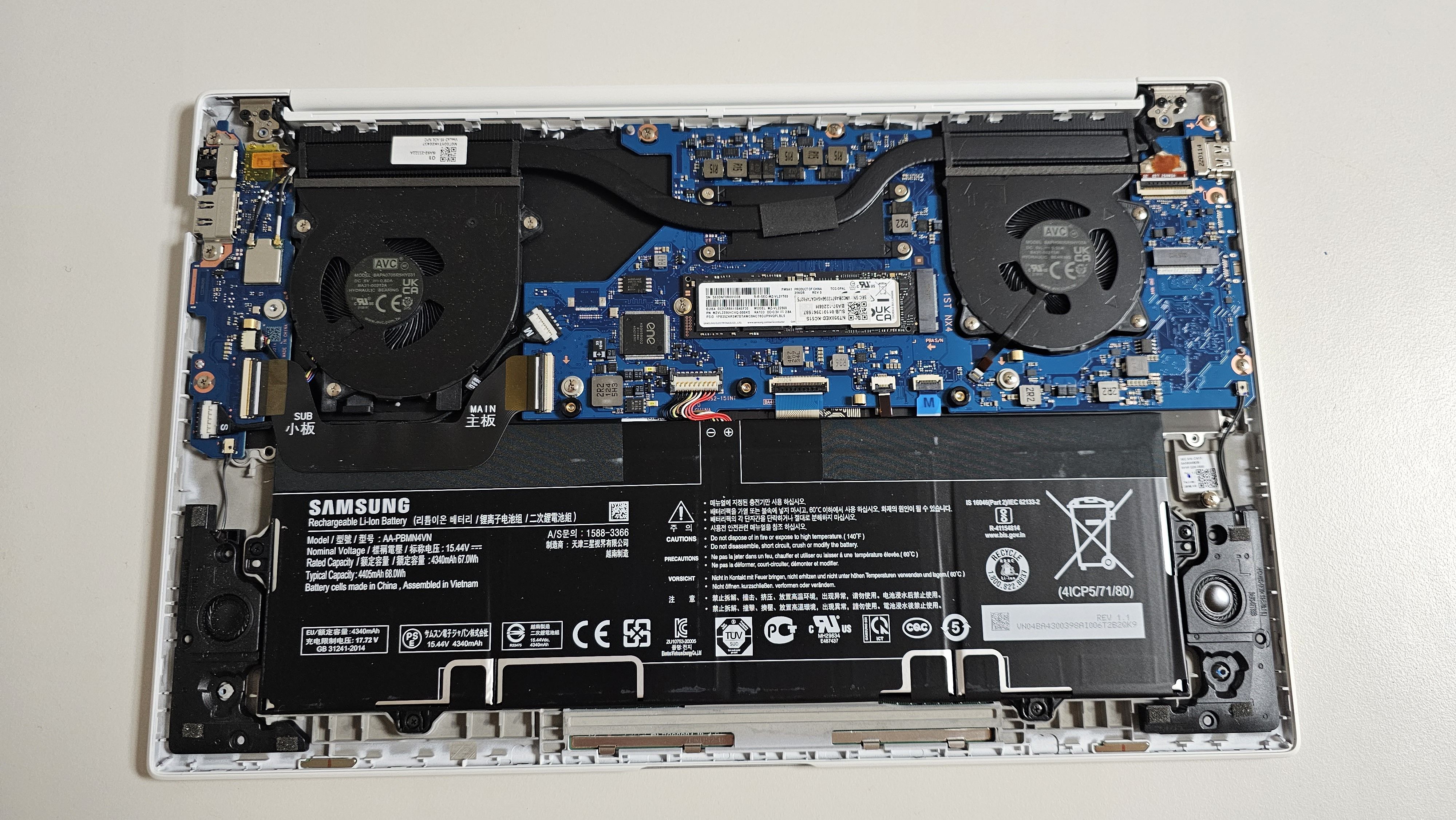 삼성 갤럭시북 뒷판 탈거