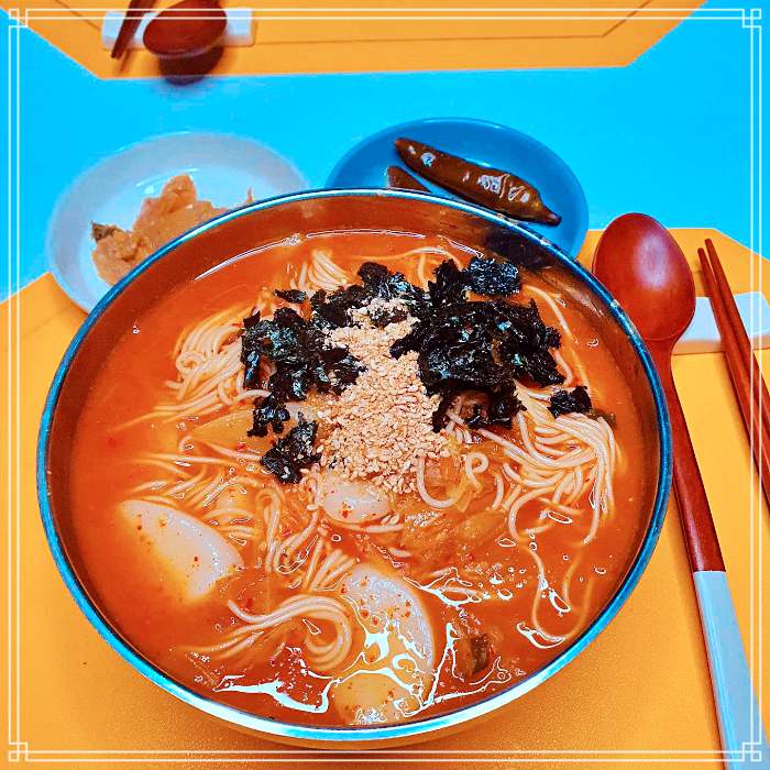 김천 맛집 잘 익은 묵은지, 콩나물, 가래떡, 소면, 고구마로 끓인 김치죽, 갱시기