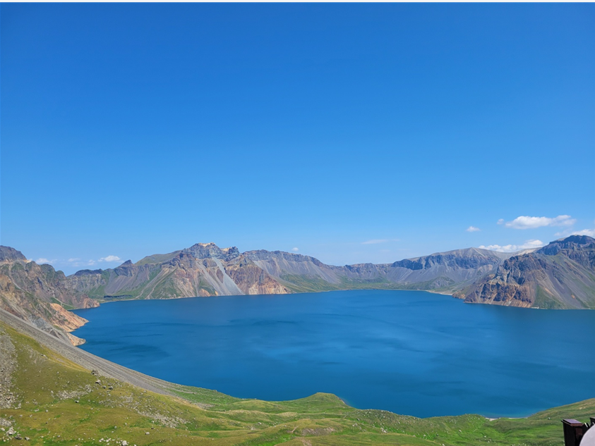 백두산 서파에서 본 천지
