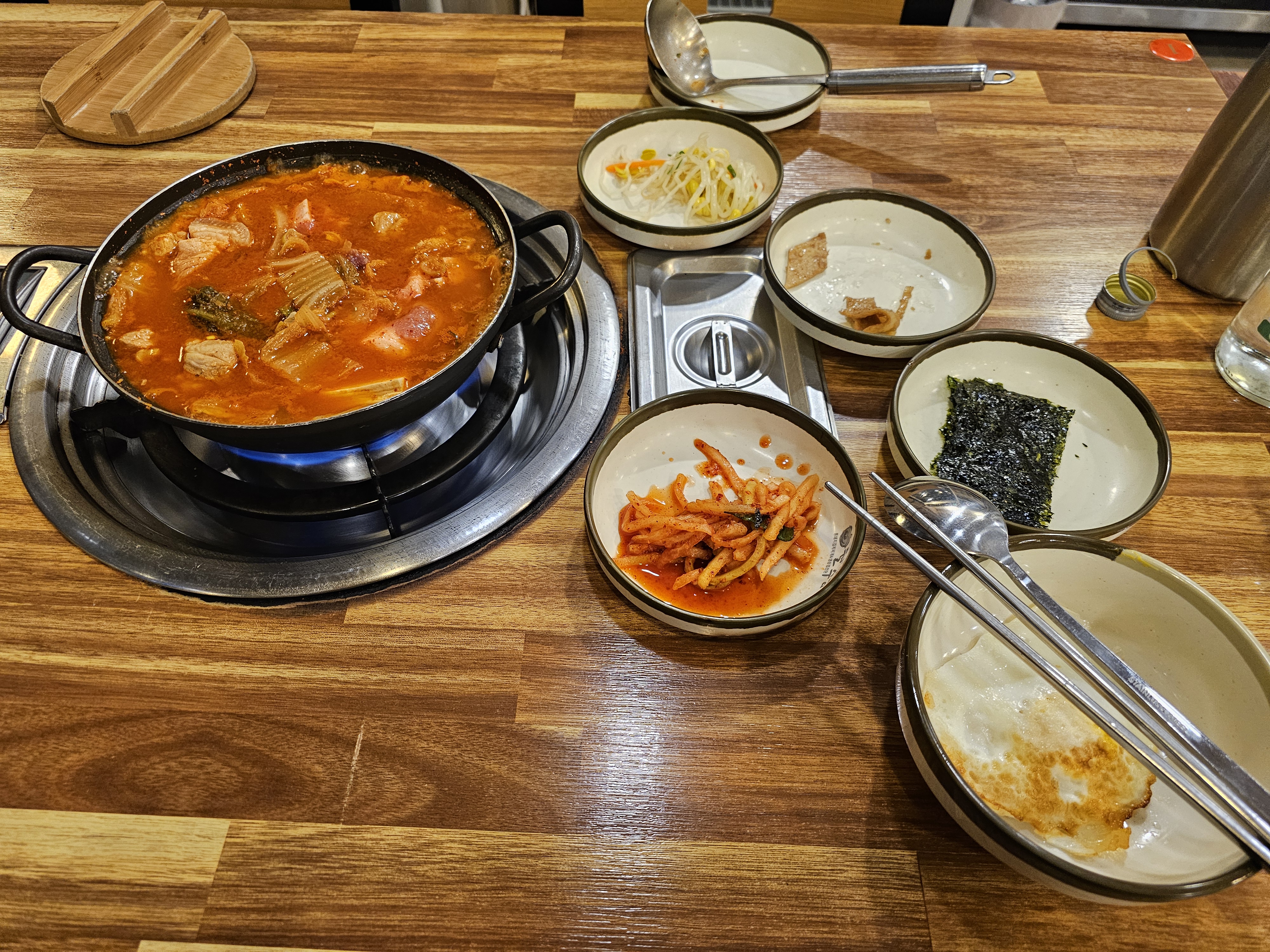 월수금 김치찌개 내돈내먹 리뷰