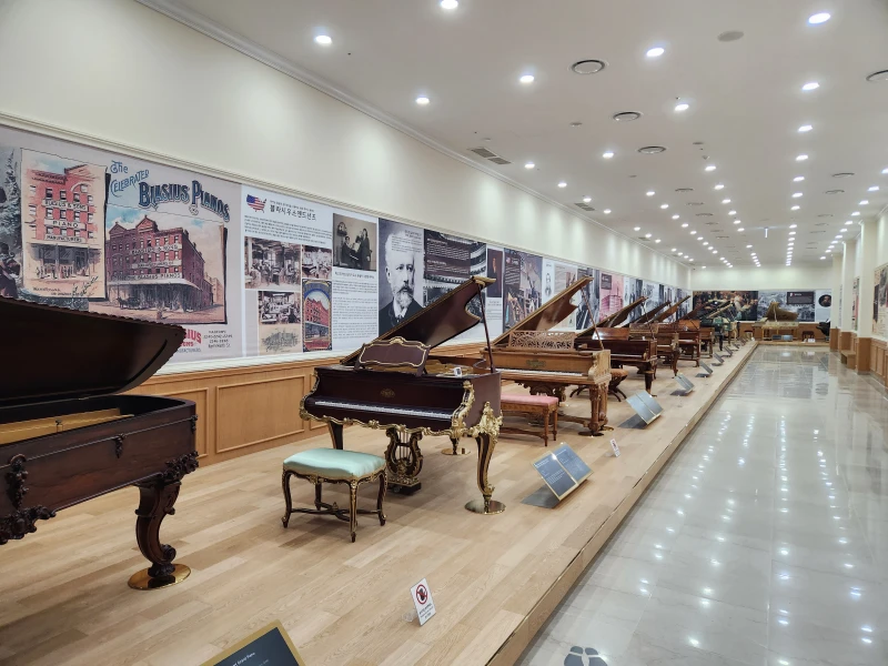 2층-피아노-전시장
