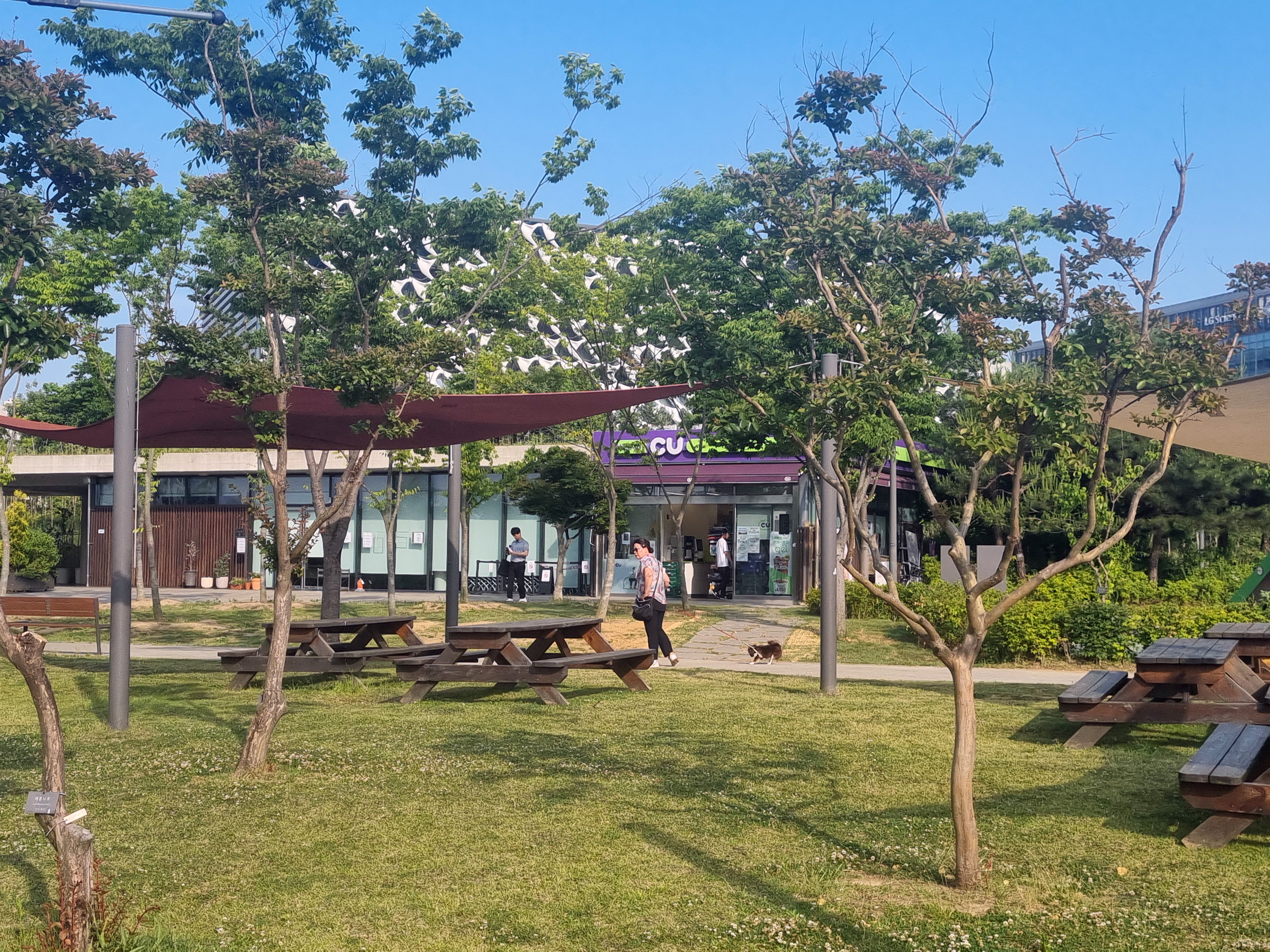 CU 편의점 매장 사진