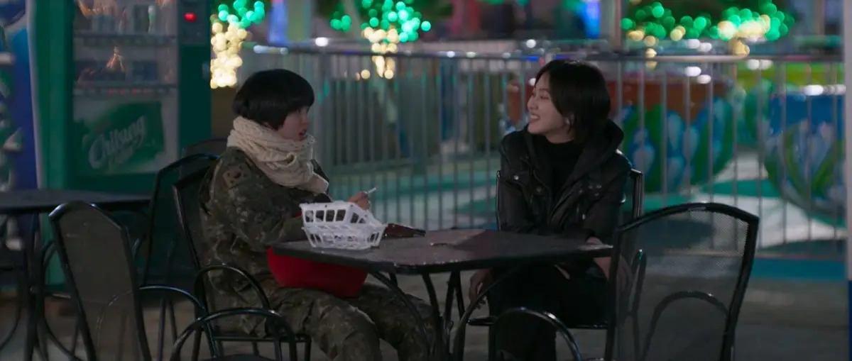 마주보며-웃는-애설과-보라