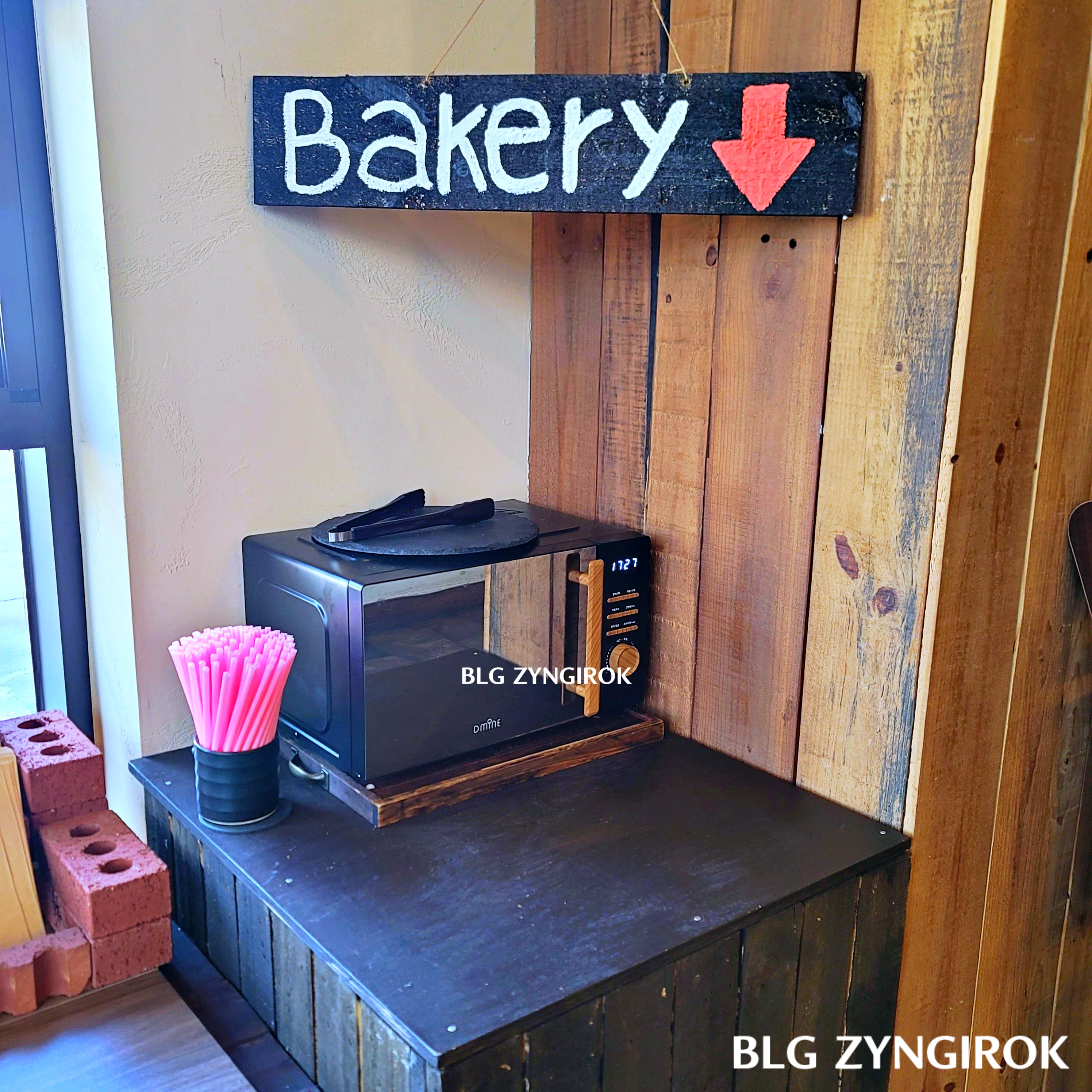 양주 카페 럿지 LODGE 전자레인지 모습이다.