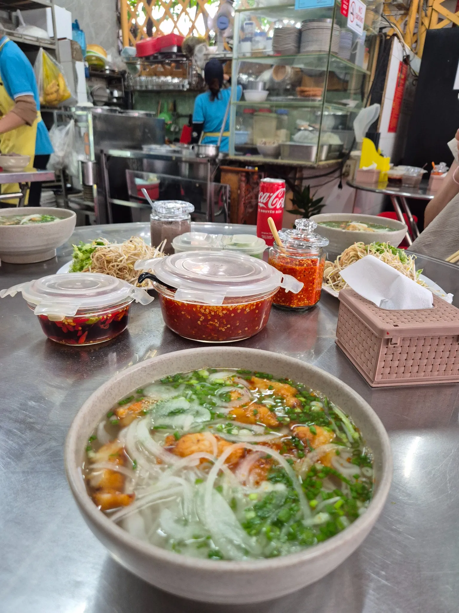 오징어와 채소가 듬뿍 든 하이카 쌀국수