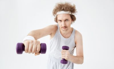 외배엽 체형인이 덤벨하는 모습