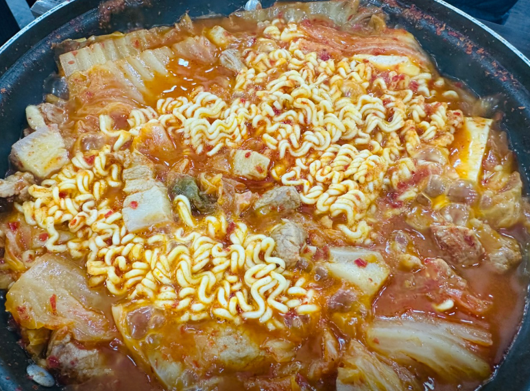 생생정보 생고기김치찌개 인천 중구 옥이이모네