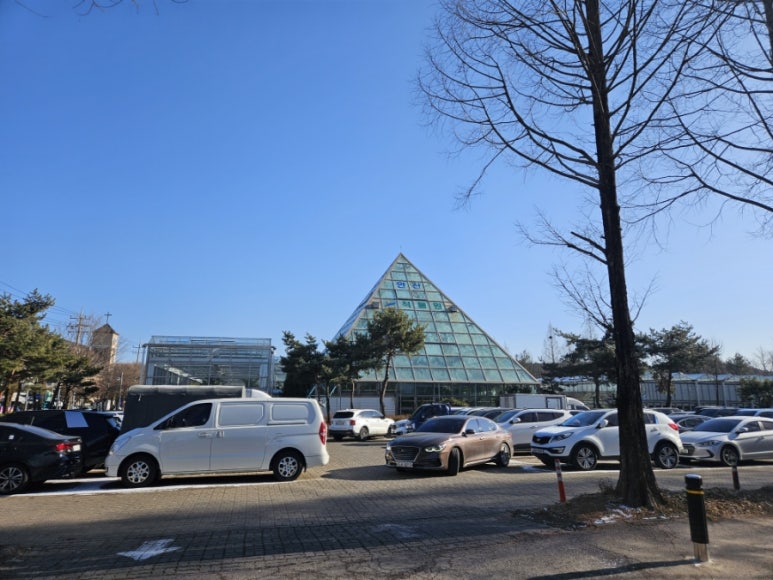 안산식물원 입구 전경과 온실 외관