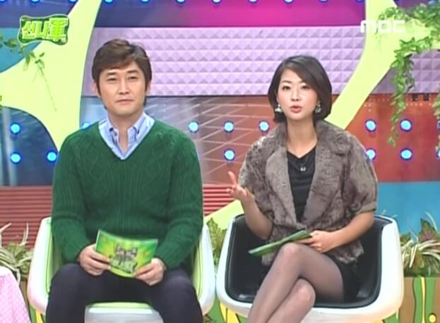 과거 춘천 MBC에서 남자 진행자와 같이 프로그램 진행하는 모습