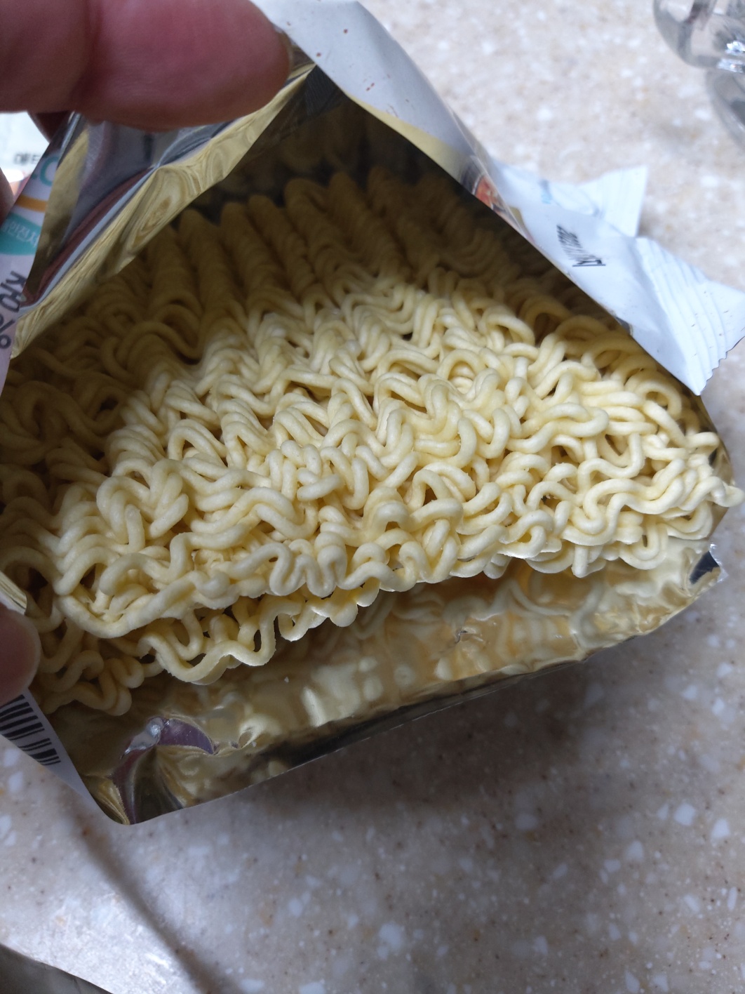 애터미 채식라면 면