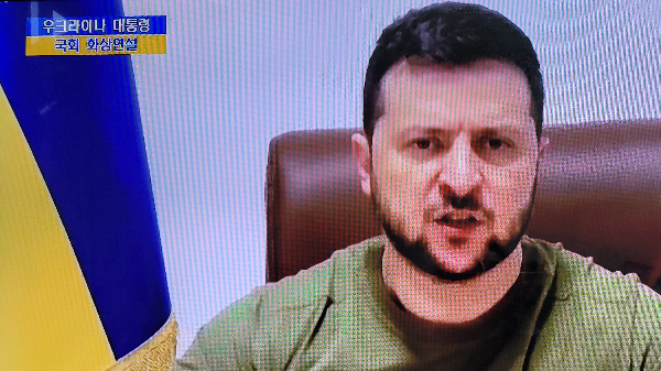 우크라이나 마리우폴 파괴 장면(국회연설 중 공개된 동영상 일부 이미지)