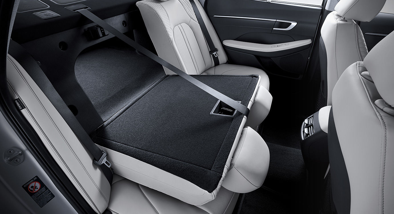 쏘나타 디엣지 엔라인에서만 옵션으로 6:4폴딩 시트 선택이 가능함!