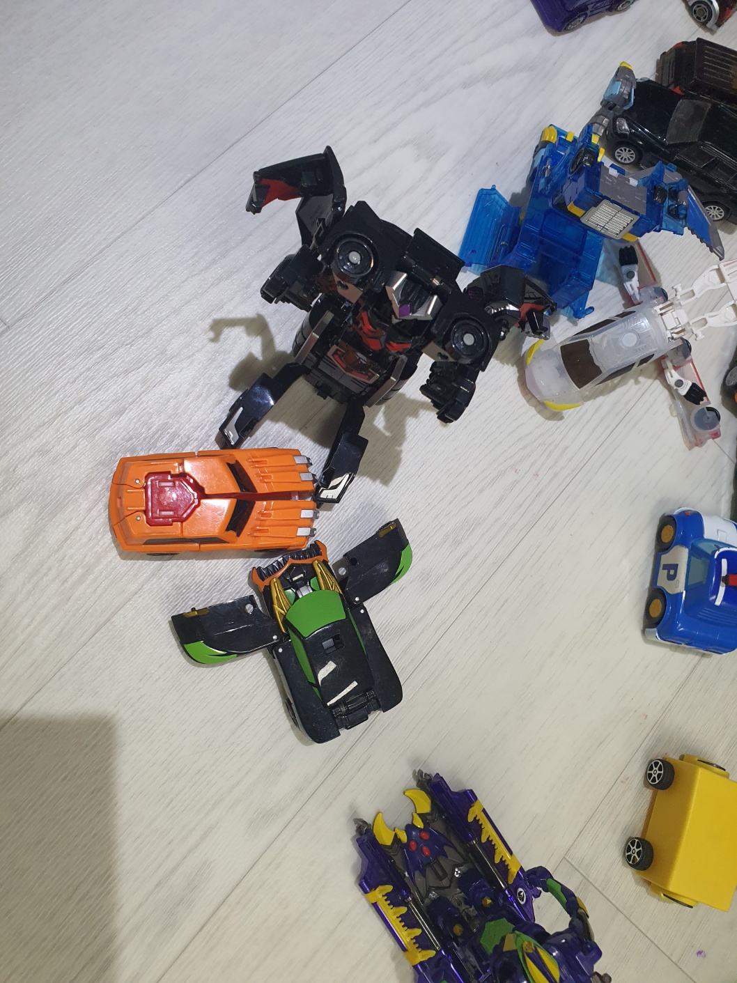 자석변신로보트