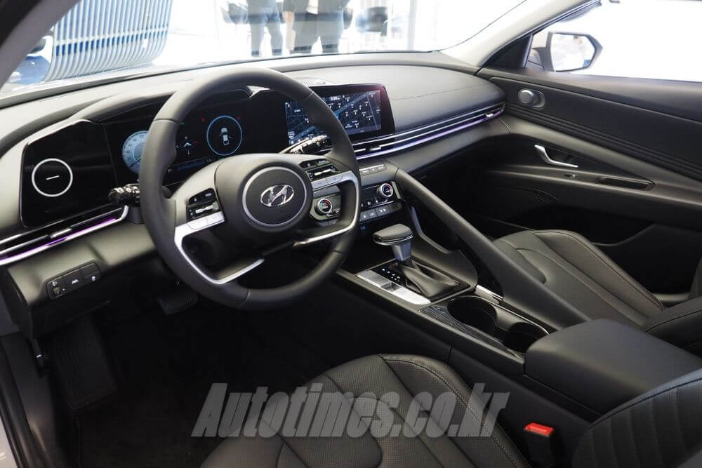 아반떼 7세대 내부사진