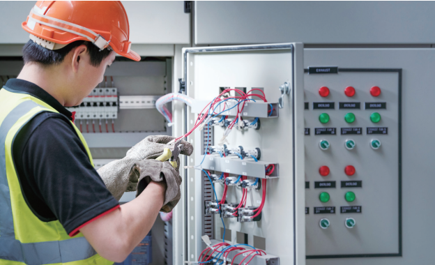 전기·전자설비조작원-하는일-업무환경-되는법-학과-전망