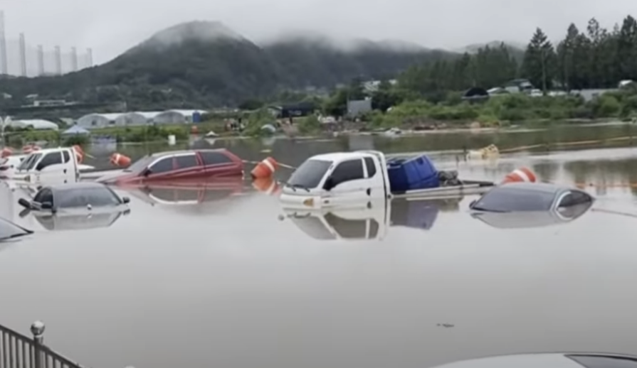 물에 바진 차량4