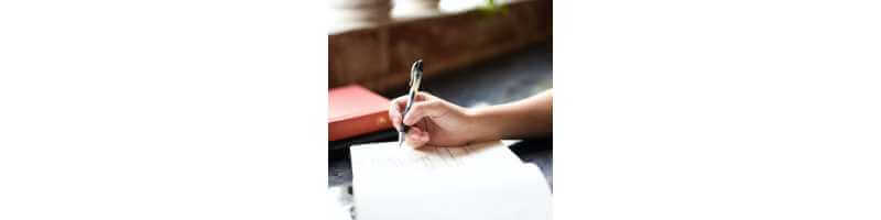 노트-작성하는-모습