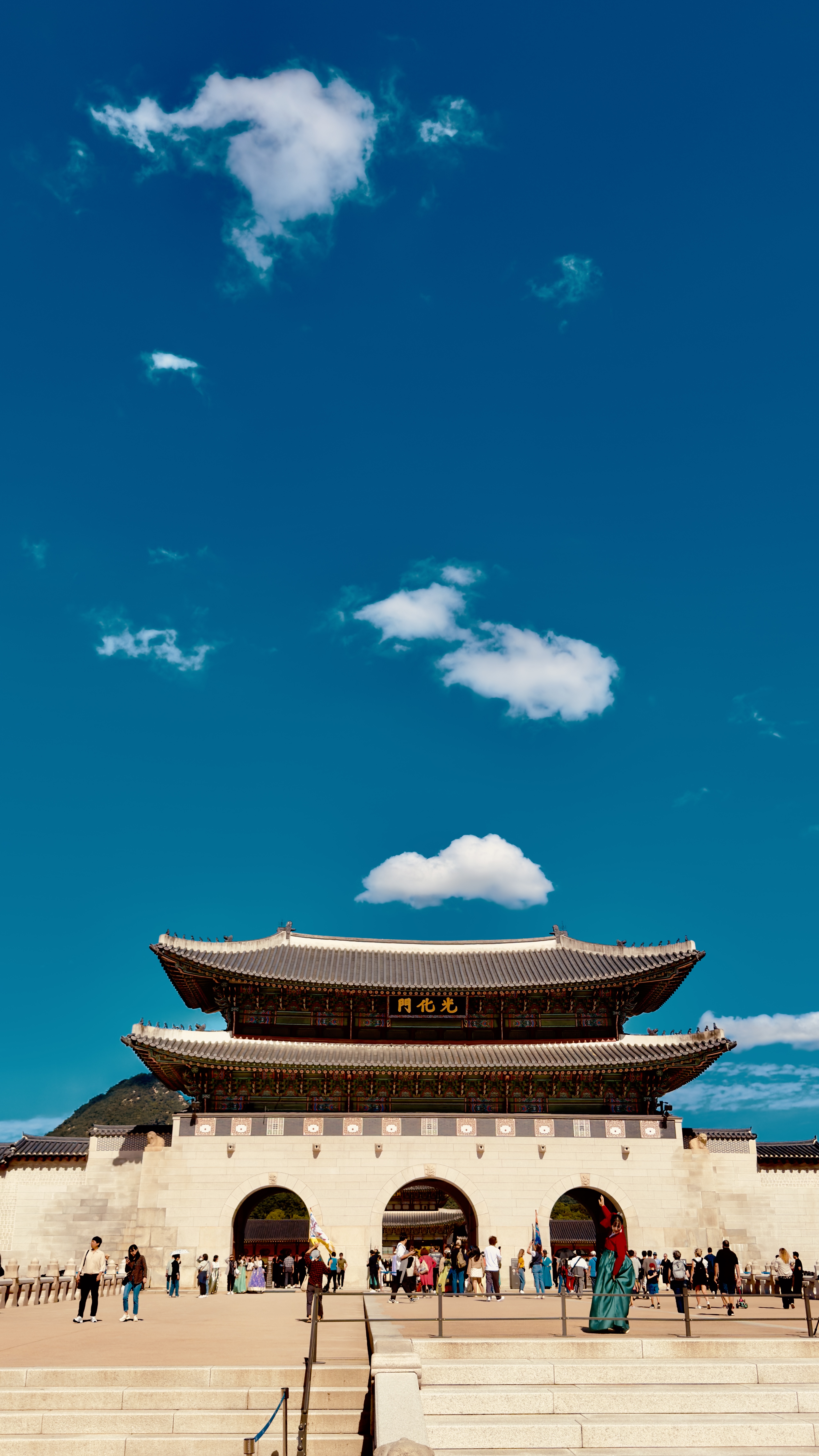 광화문과 한복입은 모델