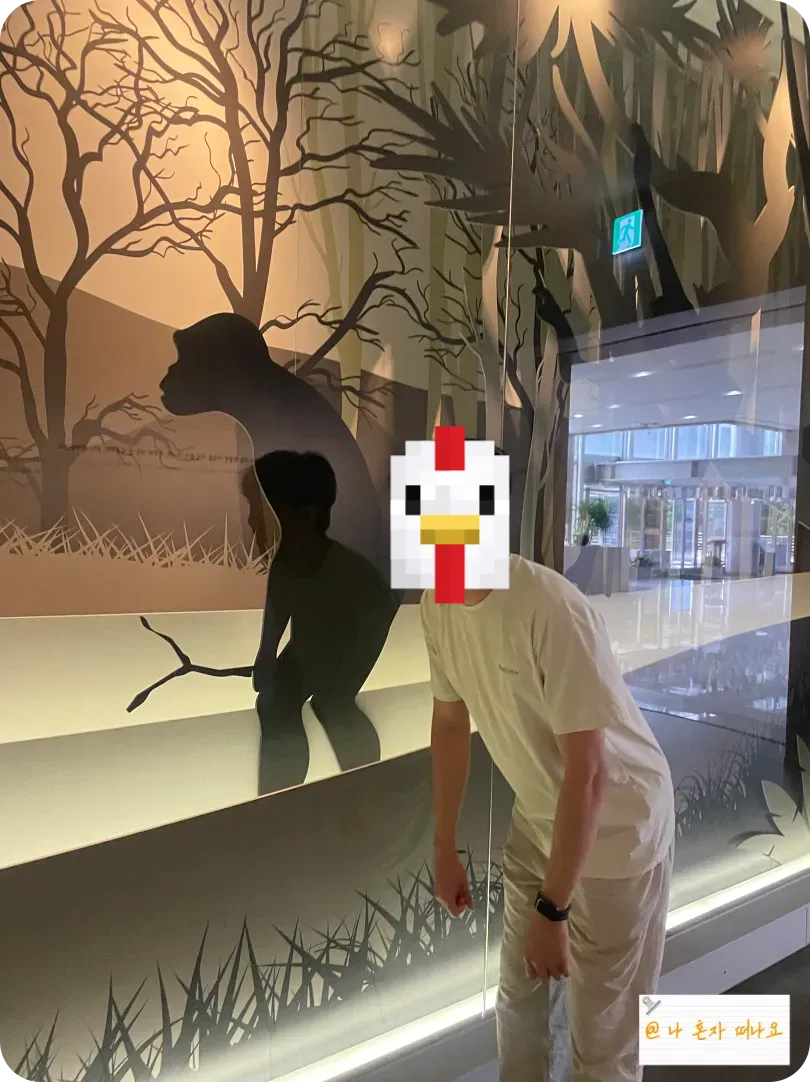 유인원-흉내를-내는-남자