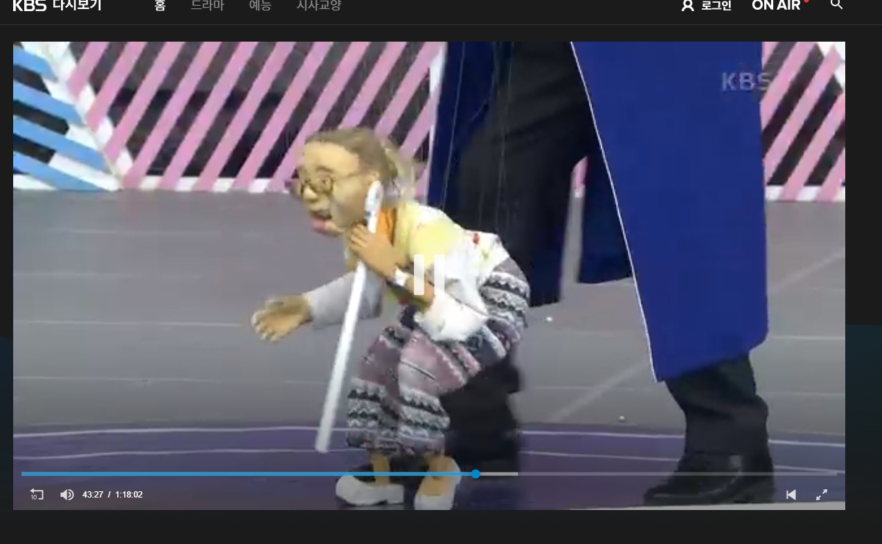 결제 없이 무료로 재미있는 무대와 사람들의 장기를 감상하는 화면