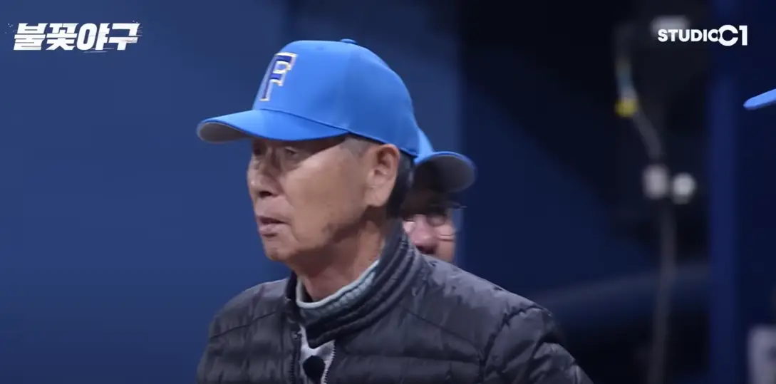 페펙트게임-그라운드-걸어가는-시선