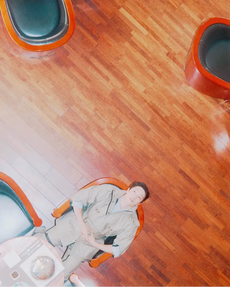 손석구 버버리, 손석구 패션, 버버리 트렌치코트, 2025 체크 트렌드, 버버리 윈드브레이커, 버버리 런던 패션위크, 남성 패션 트렌드, 버버리 캠페인, 버버리 런웨이 스타일