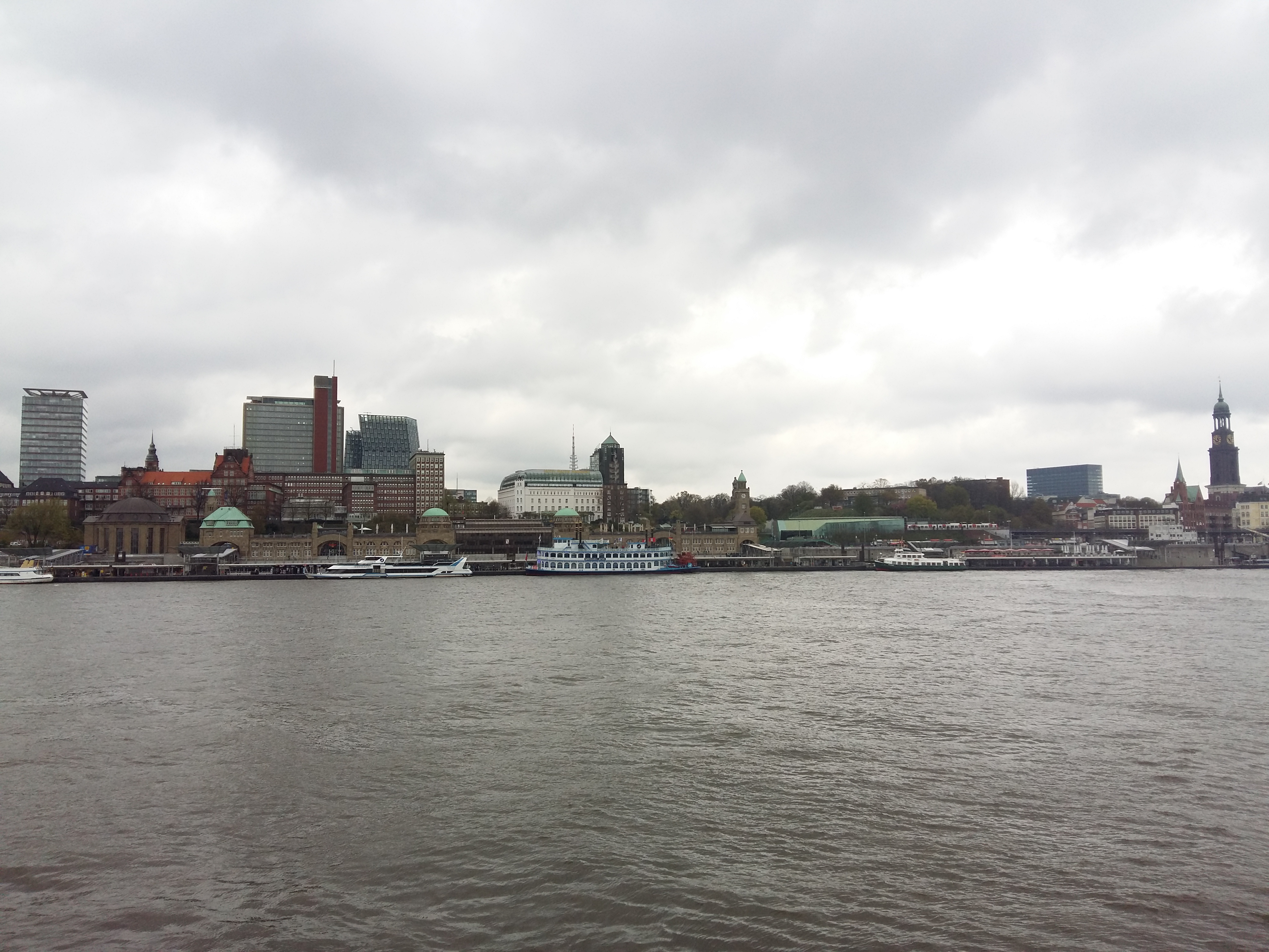 독일 함부르크 성 미카엘 교회와 엘베강