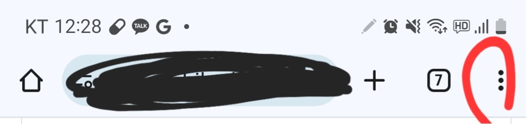 오른쪽 상단에 점 세개