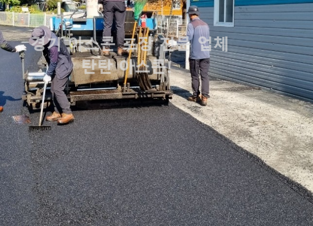 아스콘포설-작업-탄탄아스콘포장