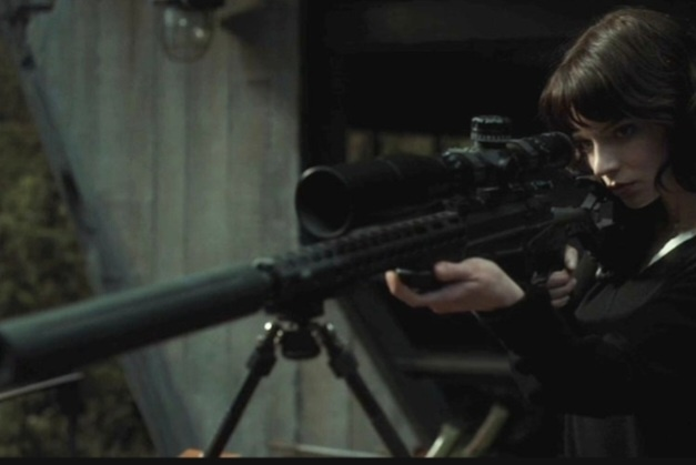 총을 조준하는 드라사 사진