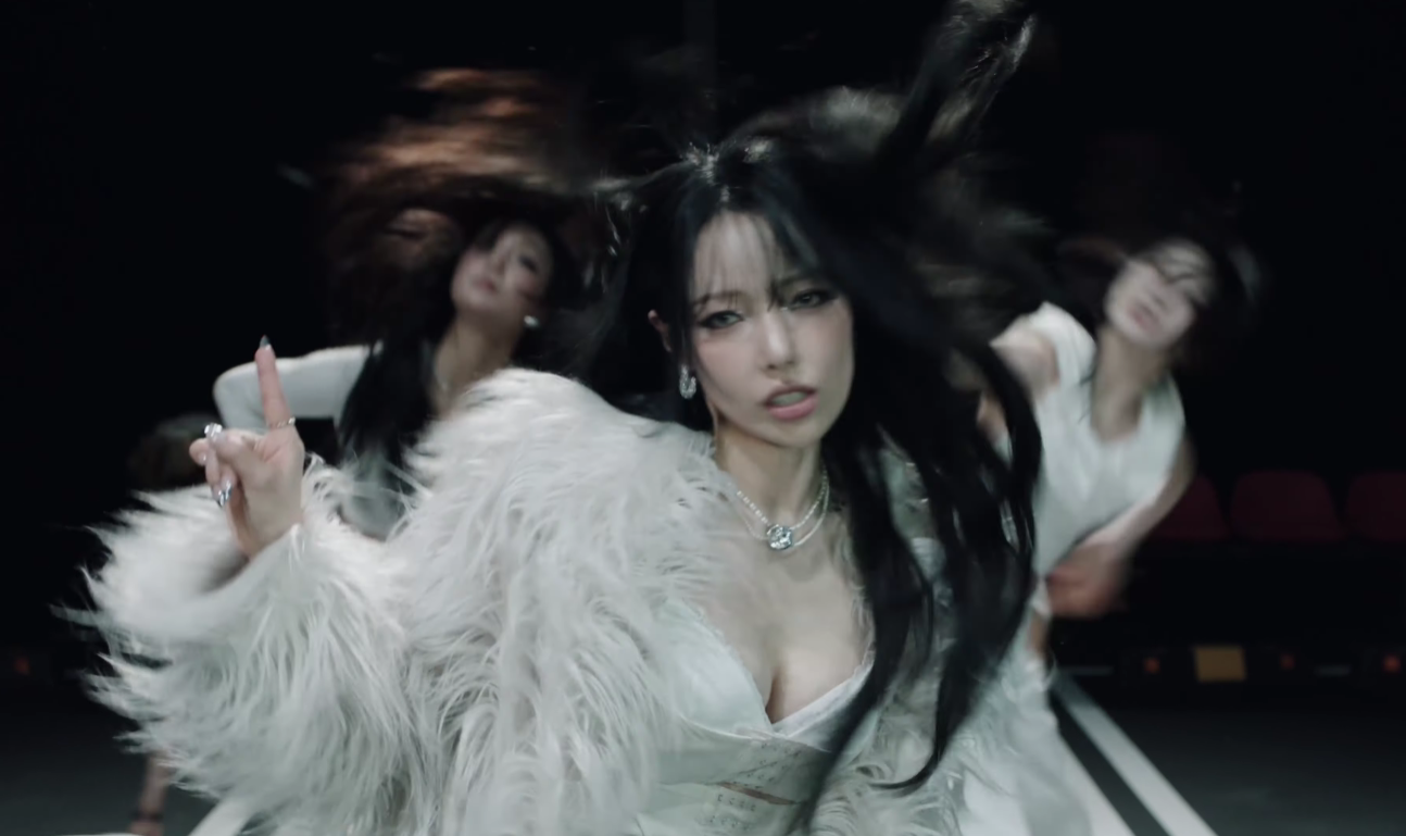 전소민 (SOMIN of KARD) Backseat