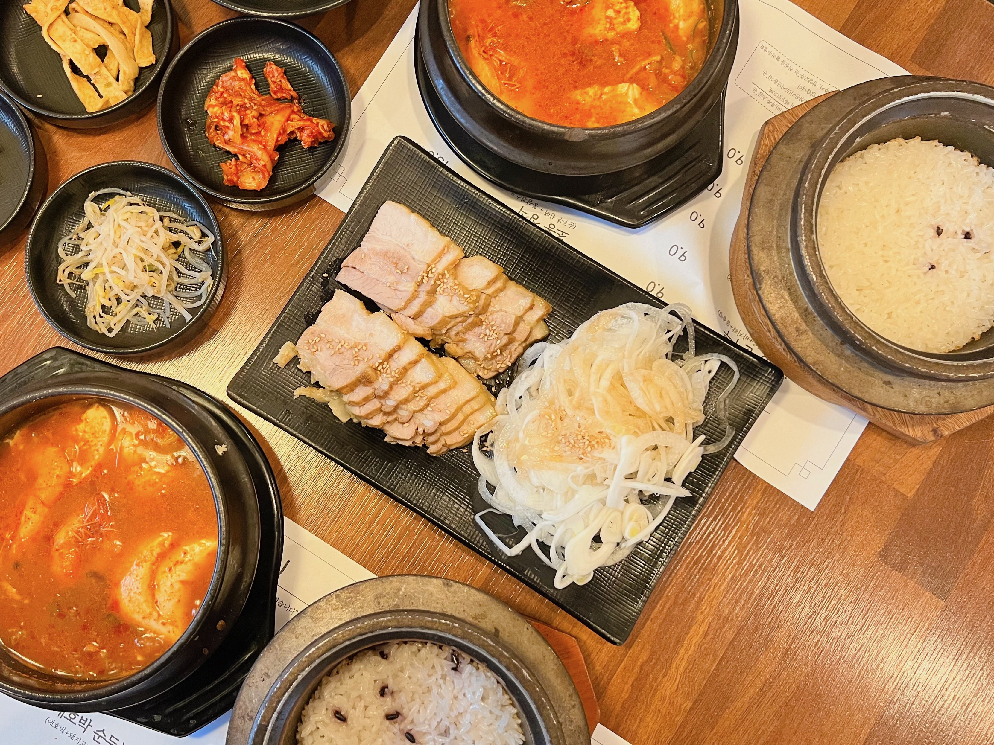 장성 초동순두부 초동정식 통삼겹수육