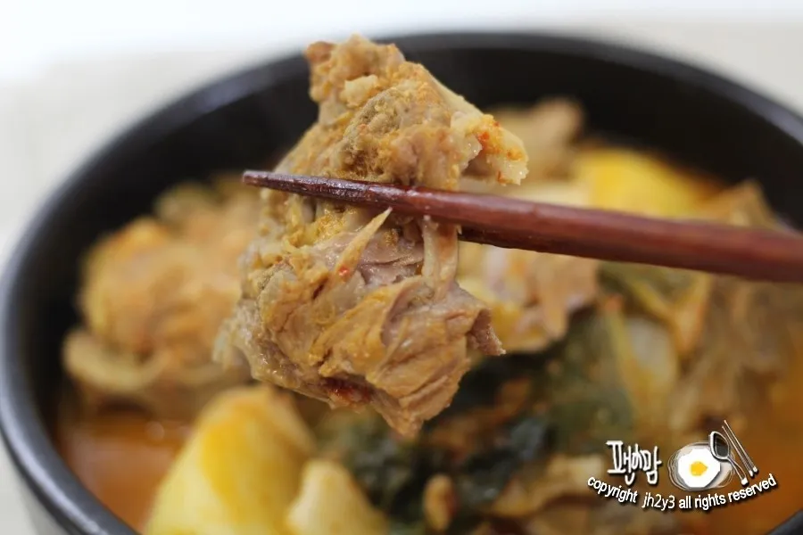 돼지등뼈 김치찜 부드럽게 황금레시피_5