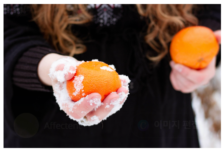 겨울에 손이 하얗게 텄을 때 일어나는 현상
