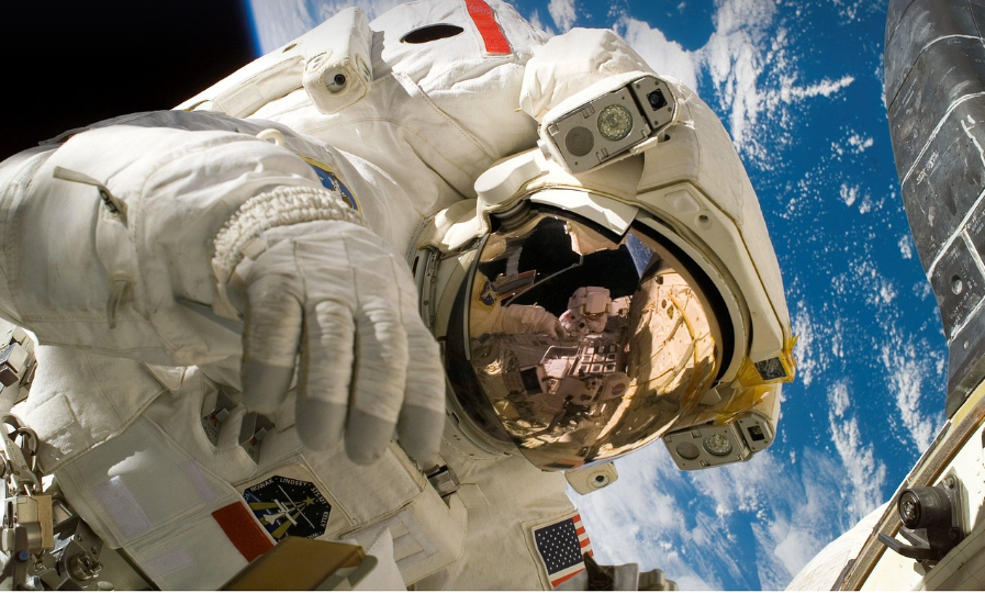 우주 산업 투자 – 민간 우주여행과 소행성 채굴의 미래