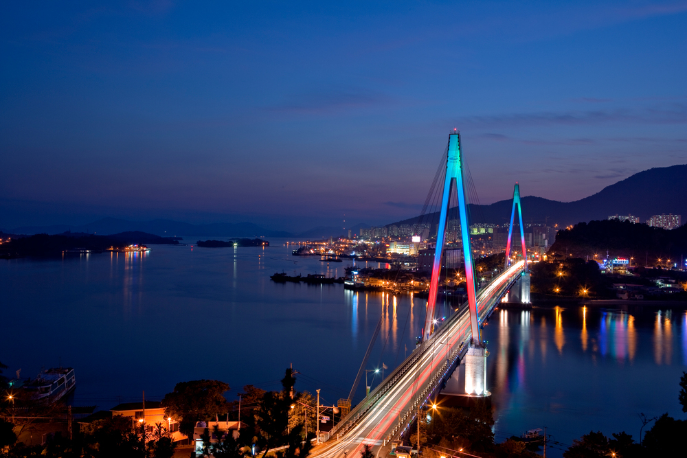 환경 보호는 점점 중요시되고 있는 요소 중 하나입니다. 우리는 삶의 질을 높이기 위해 즐겁고 편한 공간을 창조하고자 하지만, 동시에 자연과 환경을 희생시키지 않을 수 있는 방법도 찾고 있습니다.