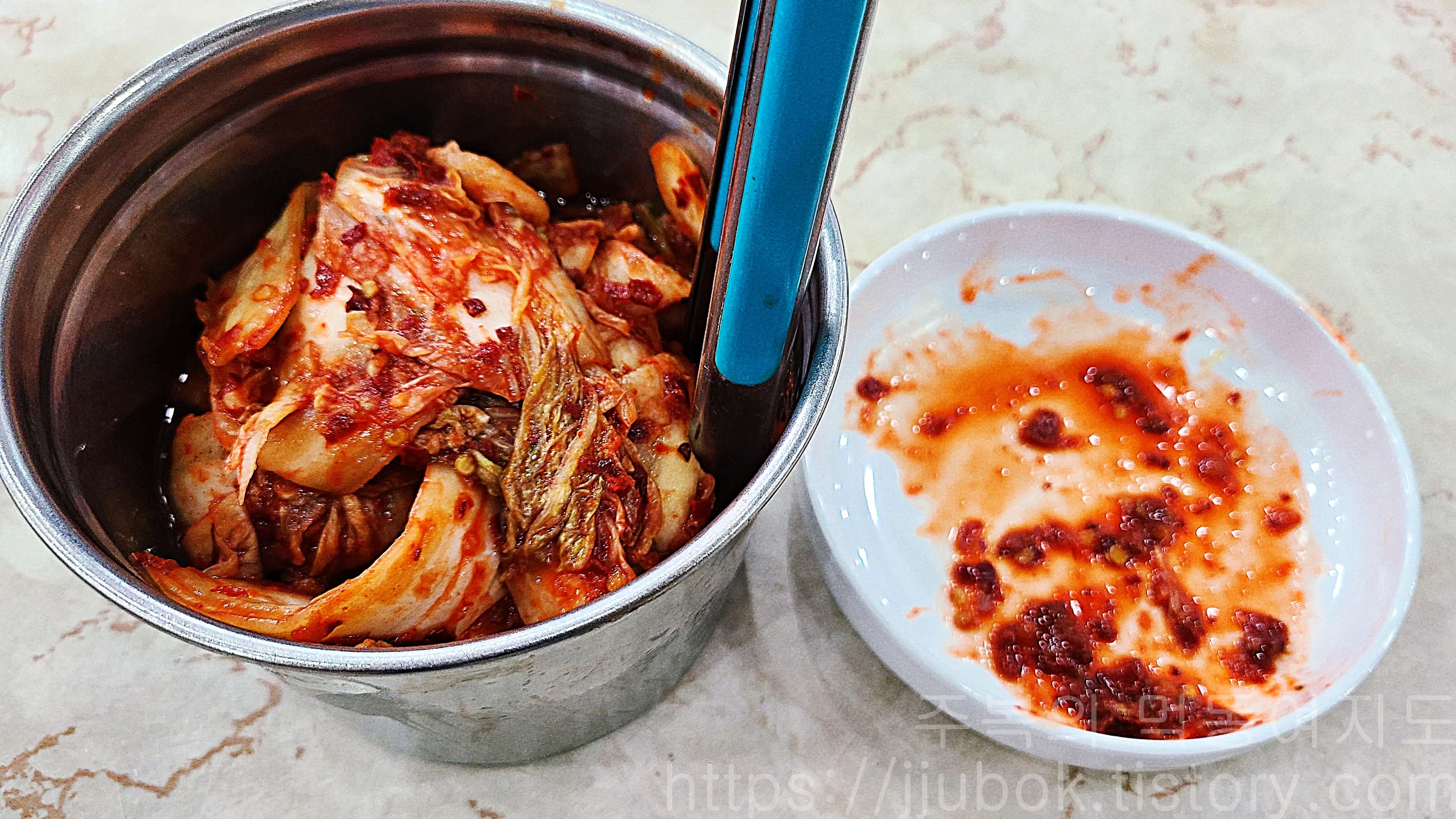 명동칼국수-김치-리필