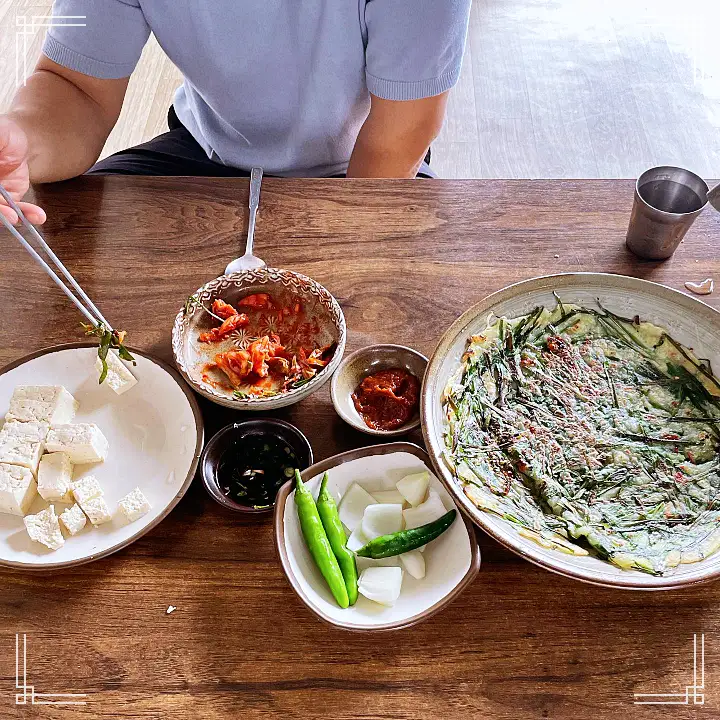 이만기 동네한바퀴 시즌2 흑임자 칼국수 파전 부추전 손두부 아픈 아내의 빈자리를 지키는 칼국수집 사장님 포항 맛집 소개
