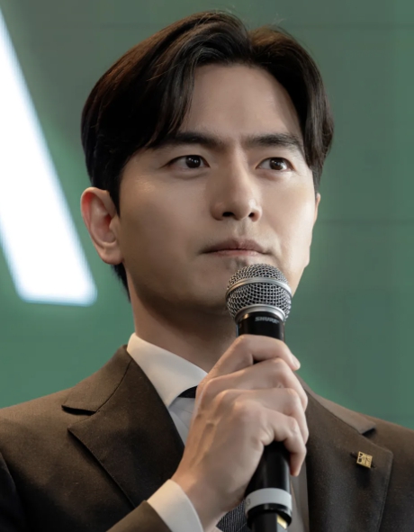 이진욱(윤석훈 역)