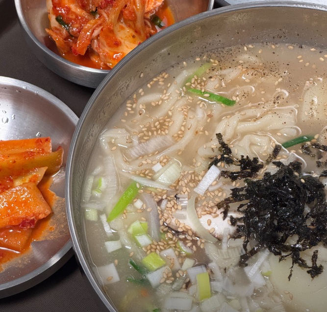 유민상-단골밥집-이필당족발보쌈