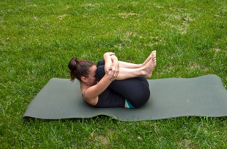 바람 빼기 자세(Pawanmuktasana)